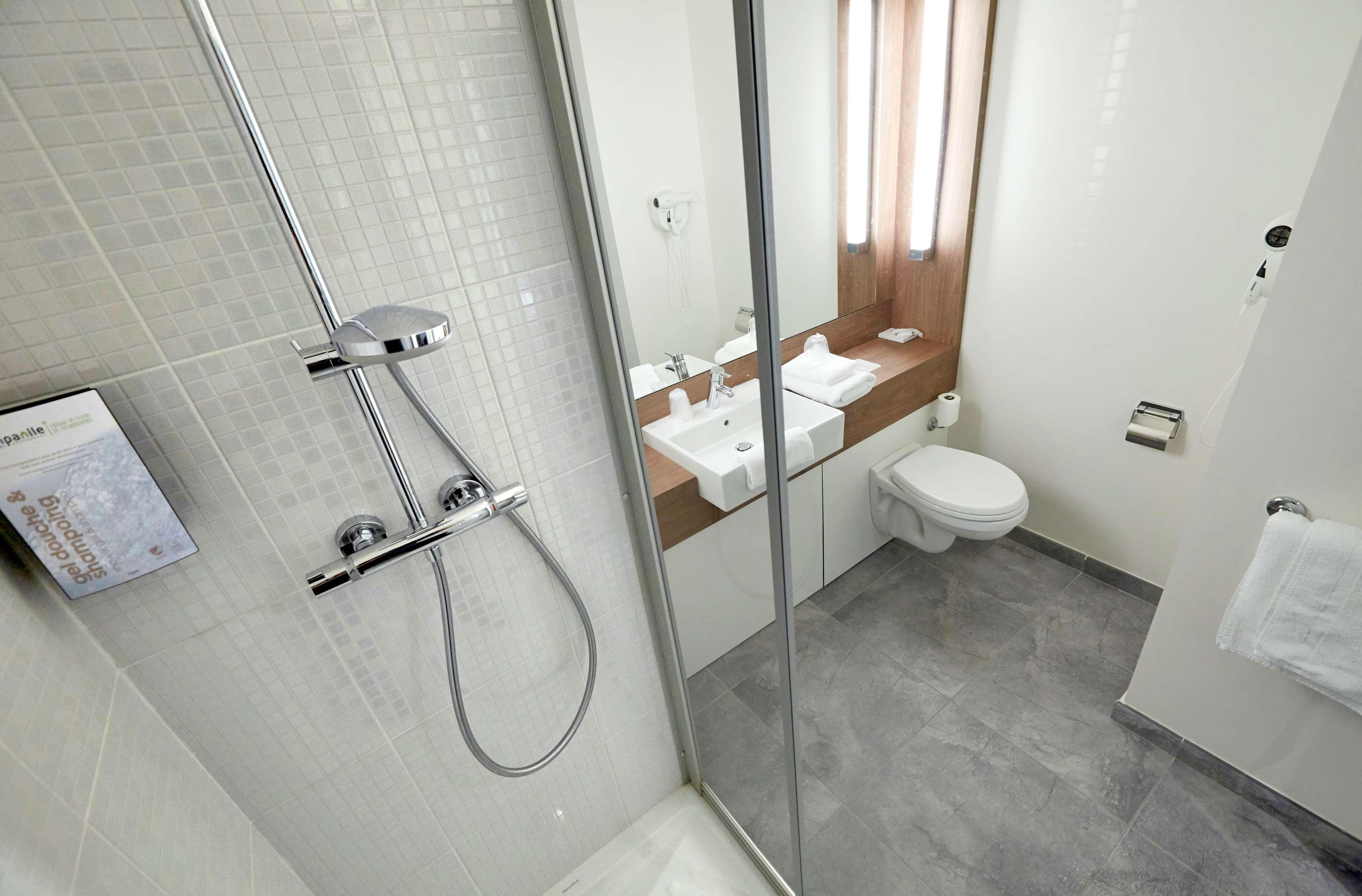 Campanile Marseille Est - Aubagne Hotel Екстериор снимка