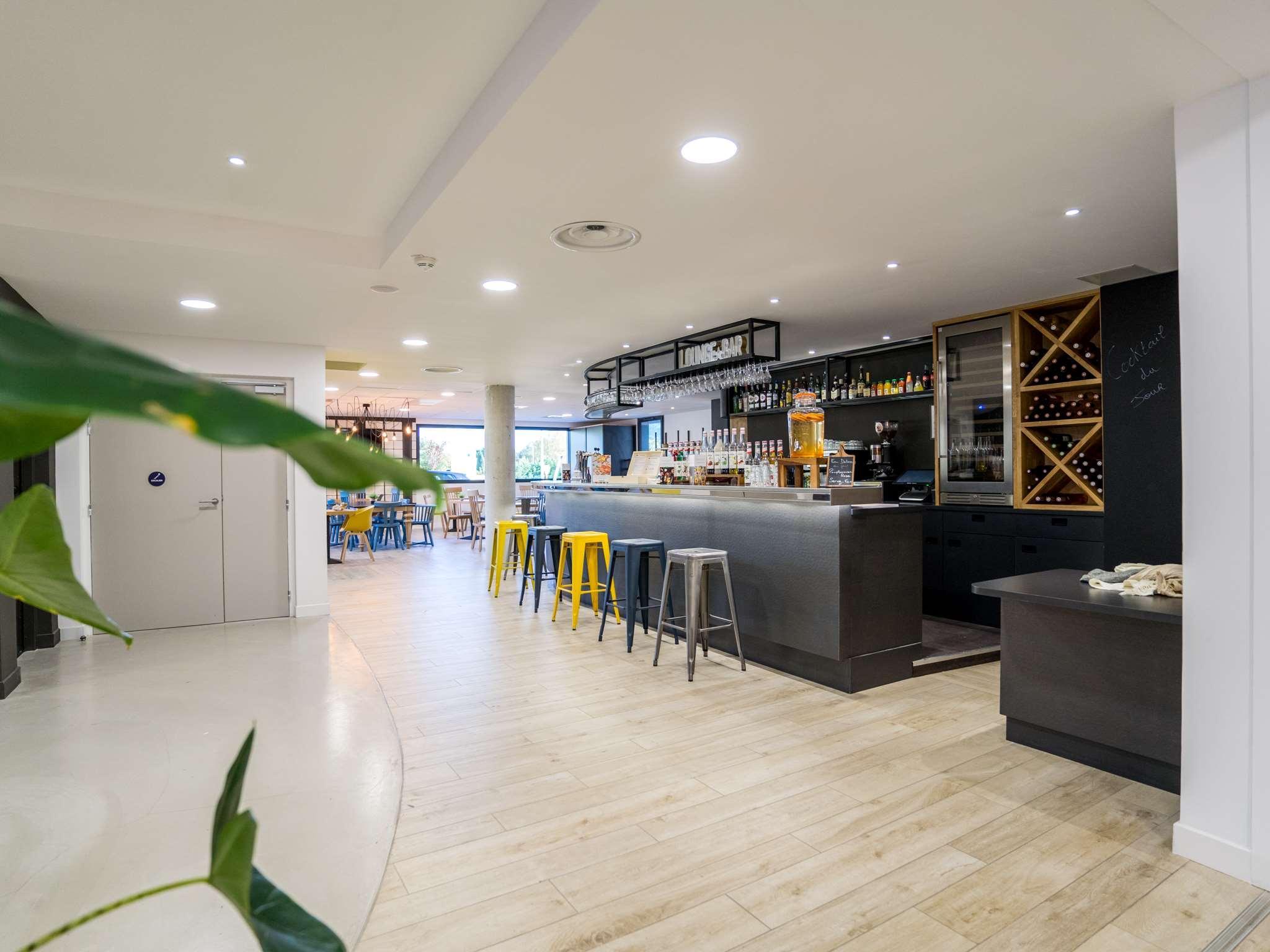 Campanile Marseille Est - Aubagne Hotel Екстериор снимка