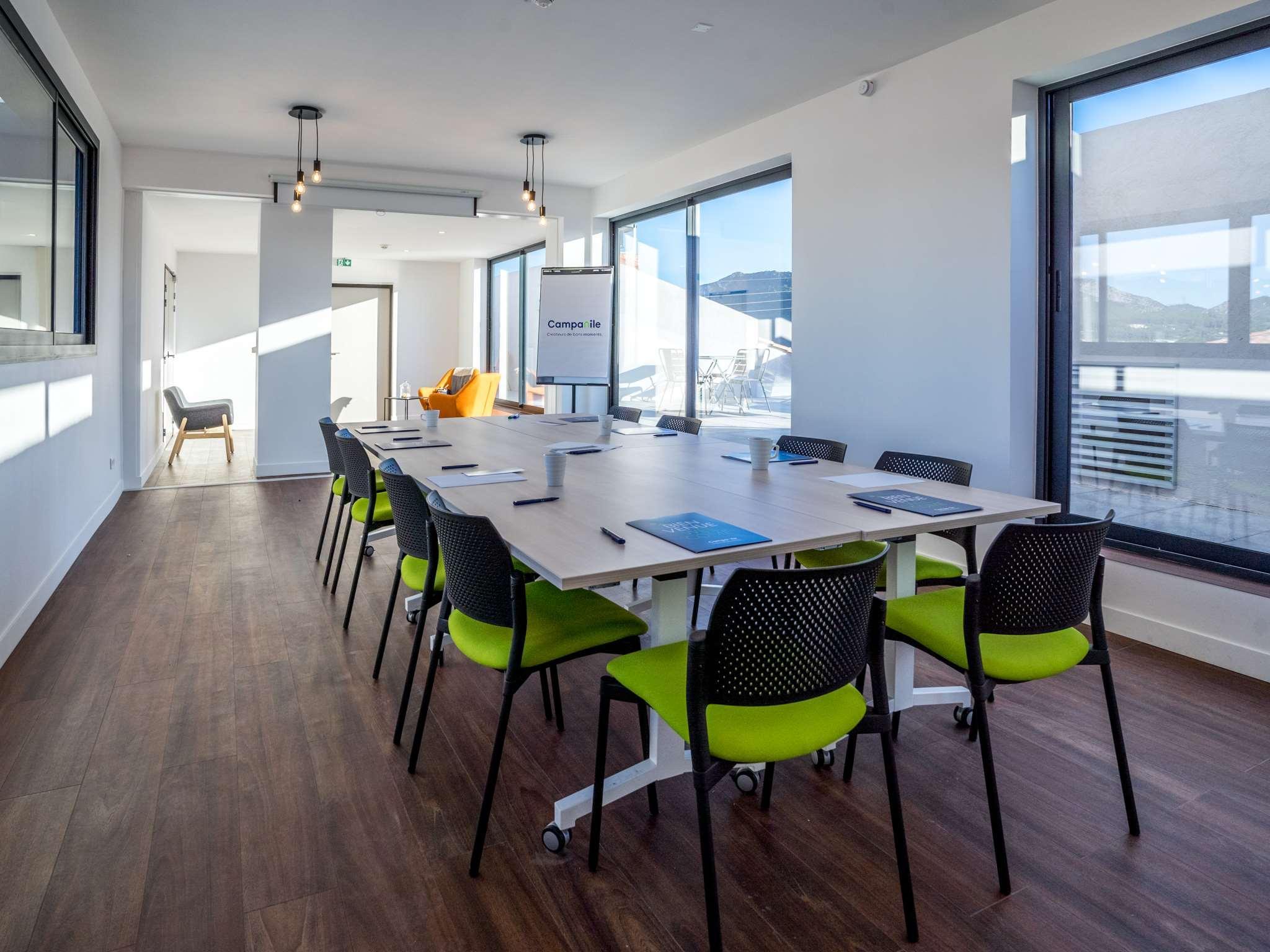 Campanile Marseille Est - Aubagne Hotel Екстериор снимка