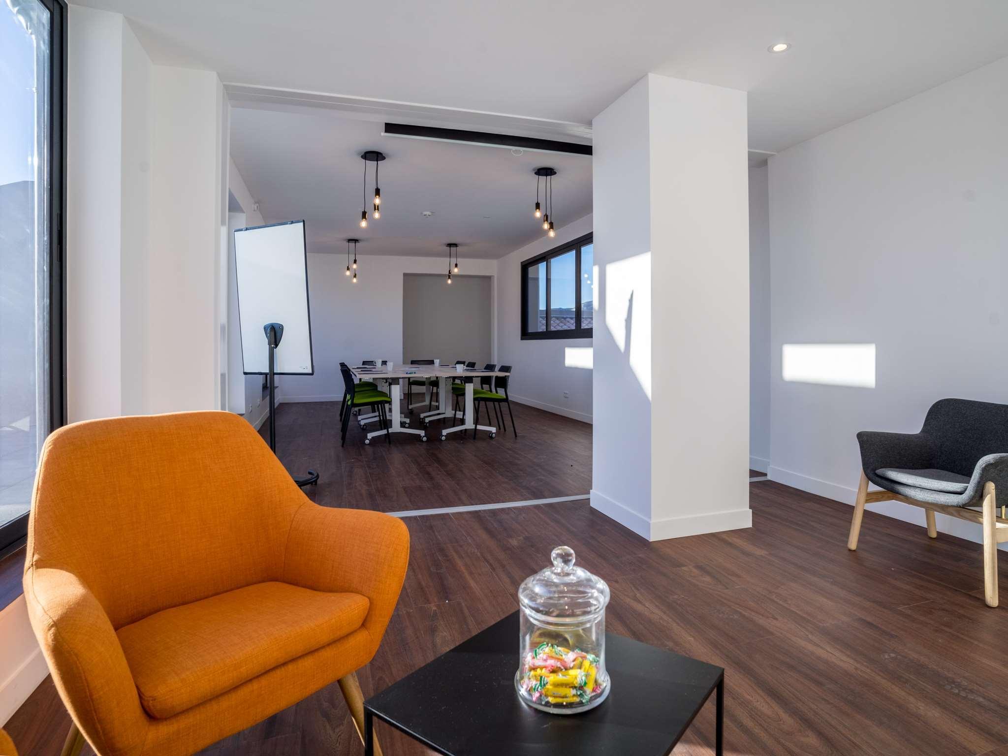Campanile Marseille Est - Aubagne Hotel Екстериор снимка