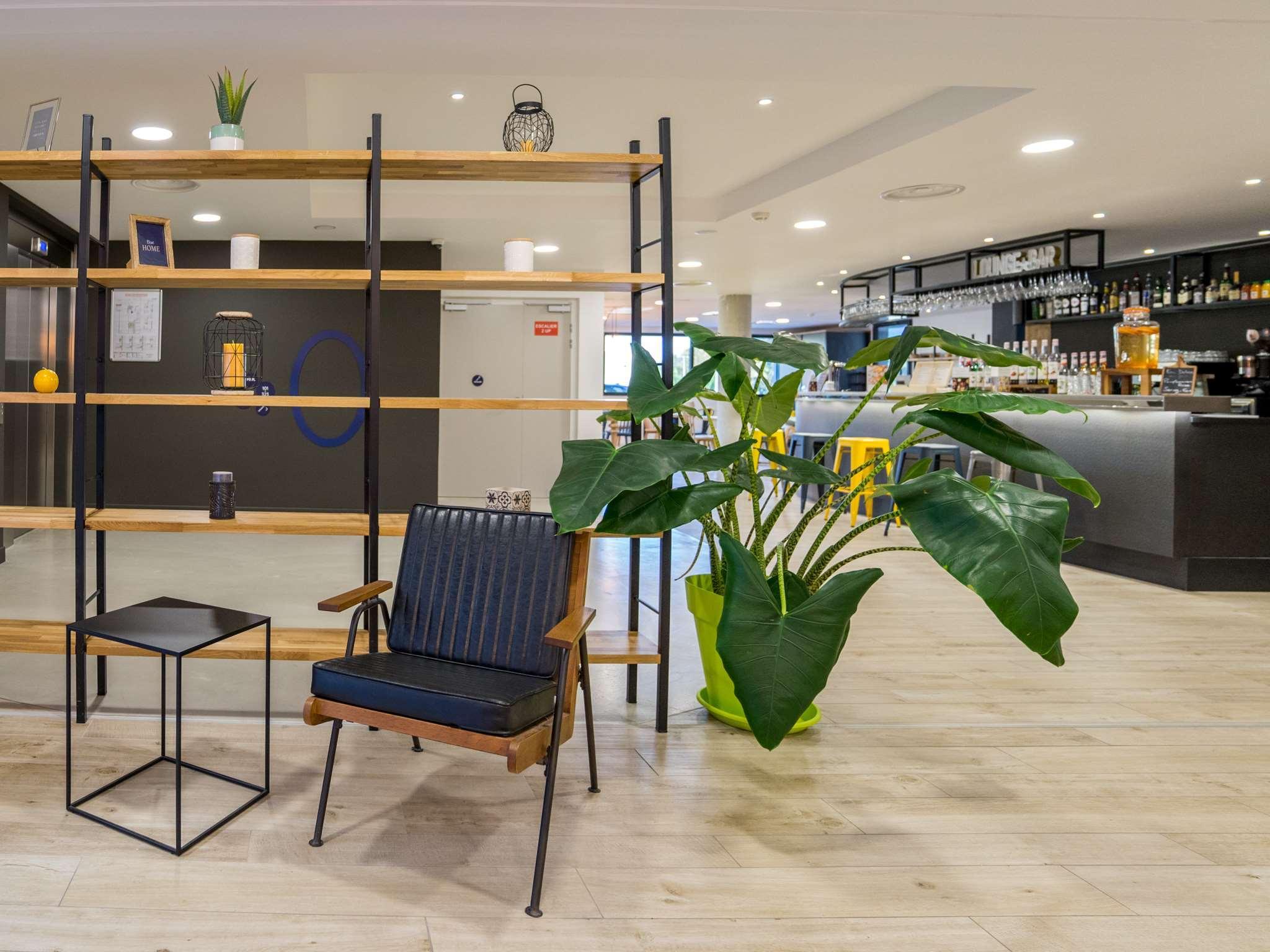 Campanile Marseille Est - Aubagne Hotel Екстериор снимка