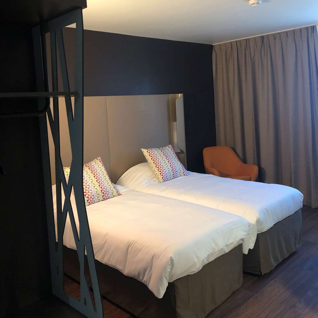 Campanile Marseille Est - Aubagne Hotel Стая снимка