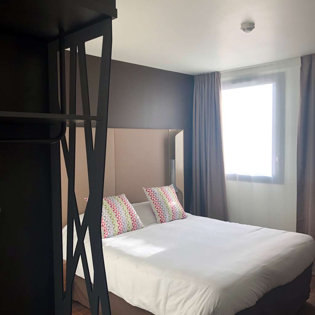 Campanile Marseille Est - Aubagne Hotel Стая снимка
