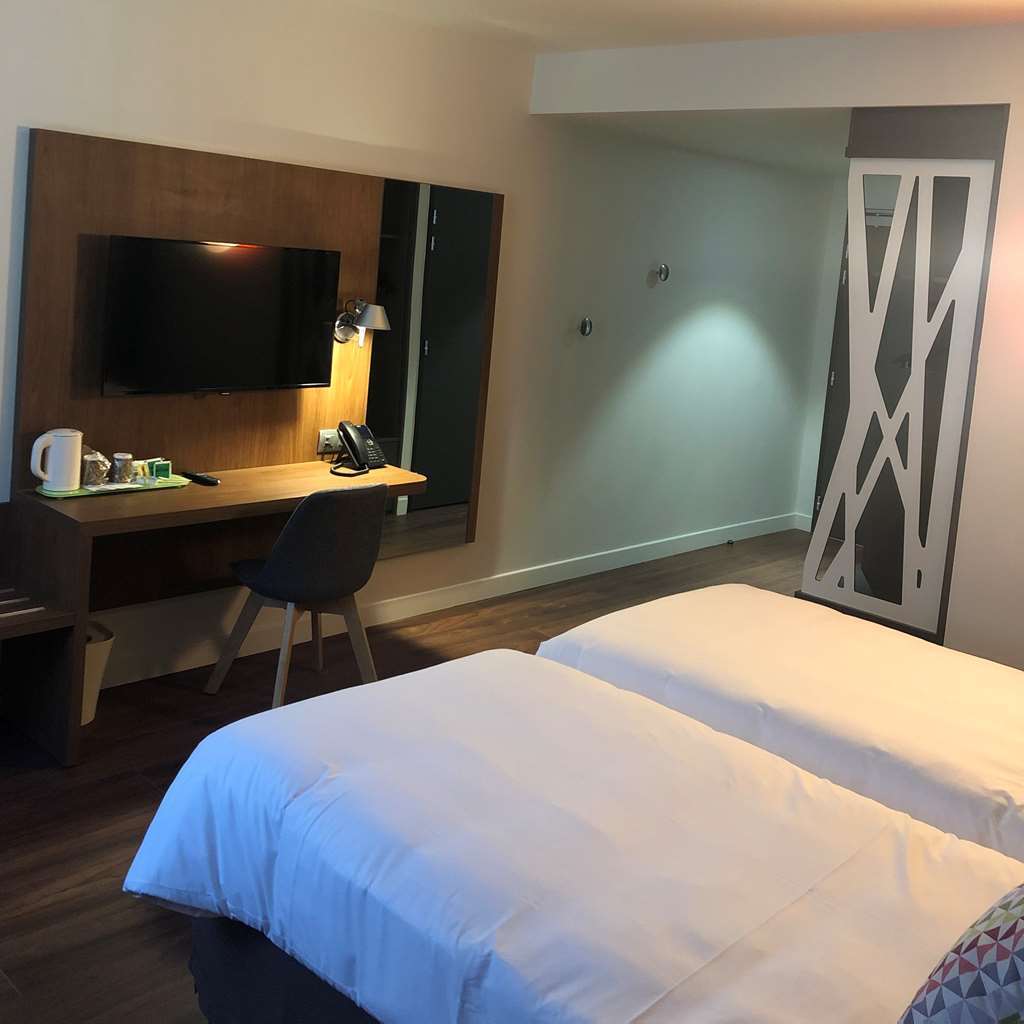 Campanile Marseille Est - Aubagne Hotel Стая снимка
